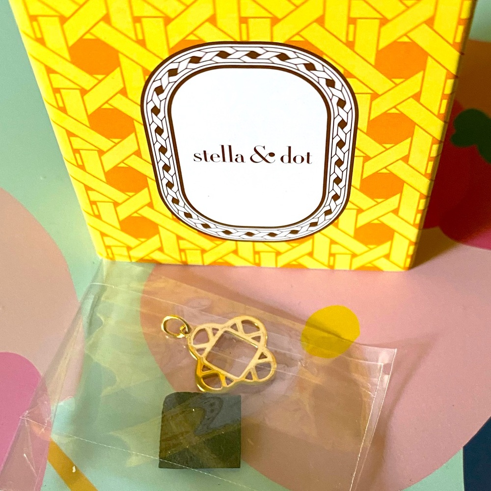 Stella & Dot Clover K Charm- gold